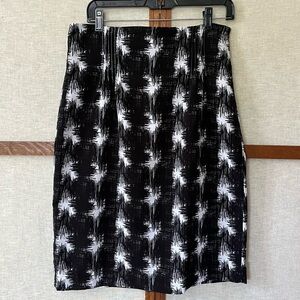 Worthington Retro Black and White Geometric Scribble  Lined Pleats Detail